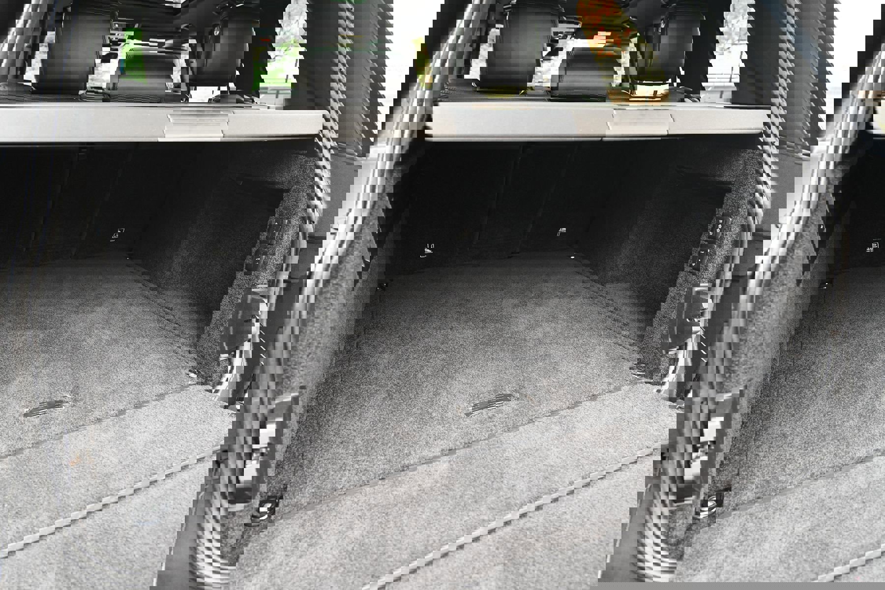 Used 2019 Land Rover Range Rover HSE image 17