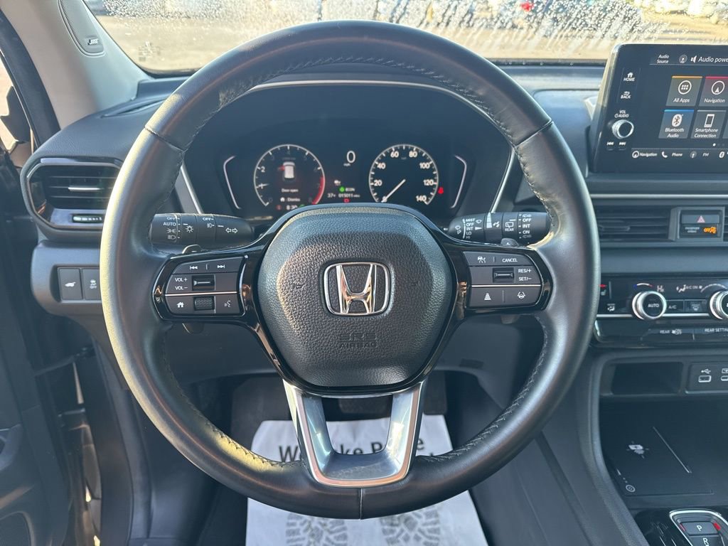 Used 2025 Honda Pilot Touring image 13