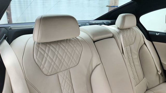 Used 2022 BMW 740i xDrive w/ M Sport Package image 27