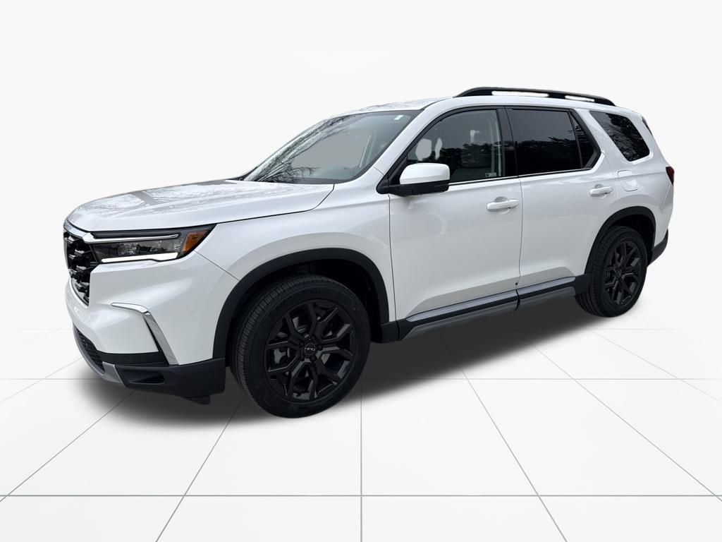 New 2025 Honda Pilot Touring image 3