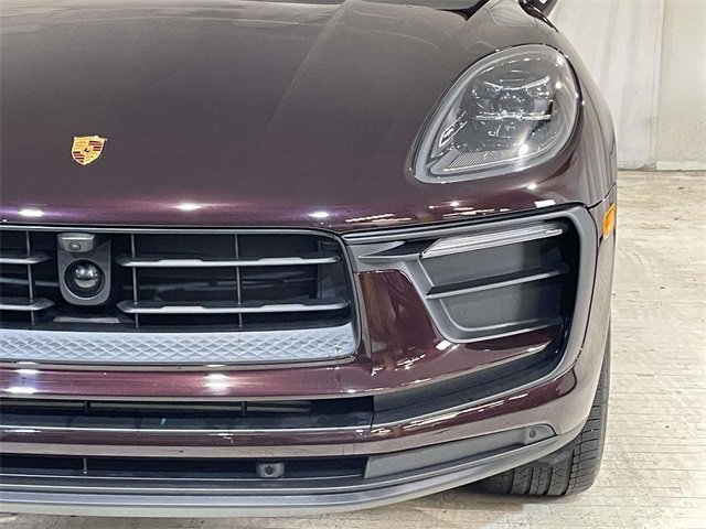 Certified 2025 Porsche Macan image 4