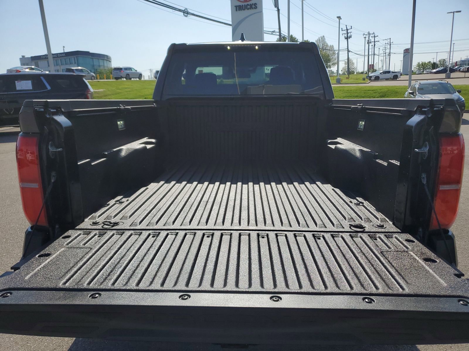 Certified 2025 Toyota Tacoma SR w/ SR Upgrade Package AWD/4WD image 8