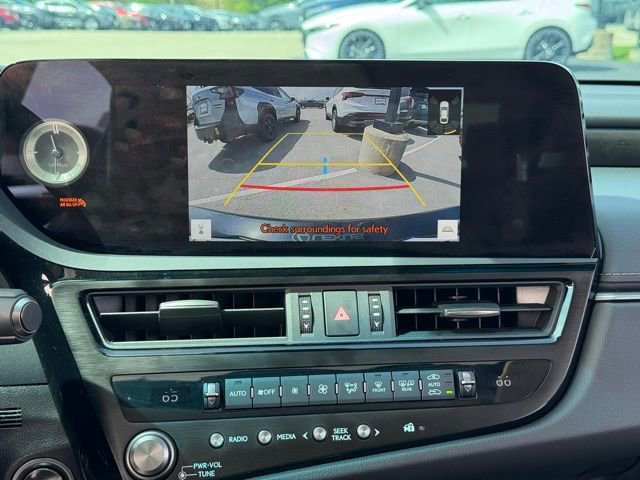 Used 2025 Lexus ES 300h w/ Premium Package FWD image 4