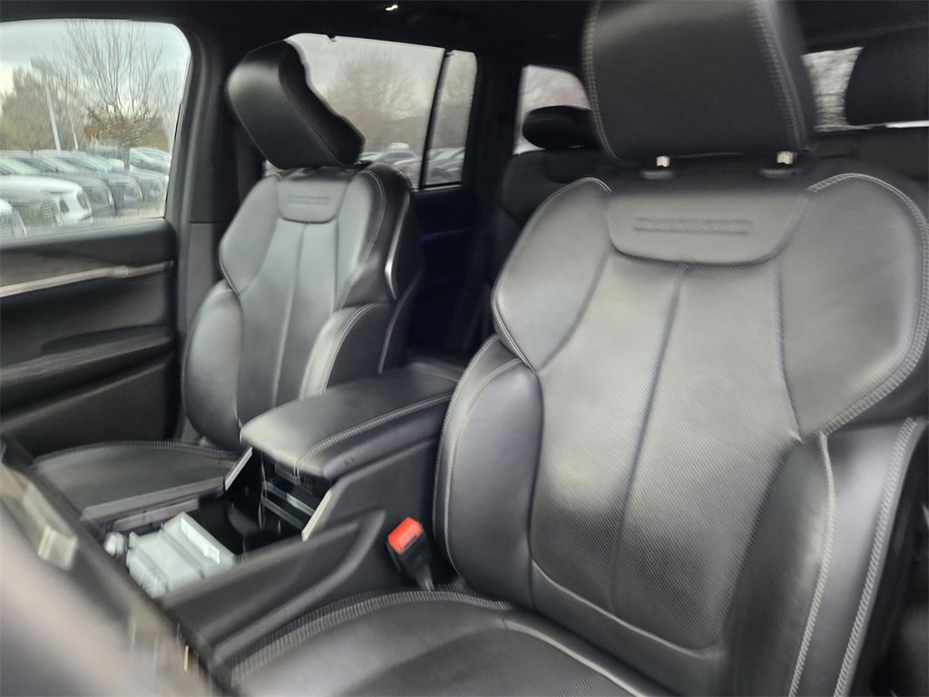 Used 2022 Jeep Grand Cherokee Overland w/ Advanced Protech Group III image 20