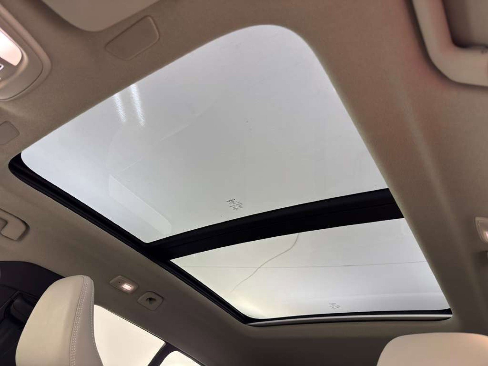 Used 2023 Volvo XC40 B5 Ultimate image 11