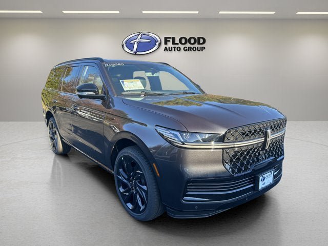 New 2027 Lincoln Navigator Reserve w/ Jet Appearance Package AWD/4WD image 1