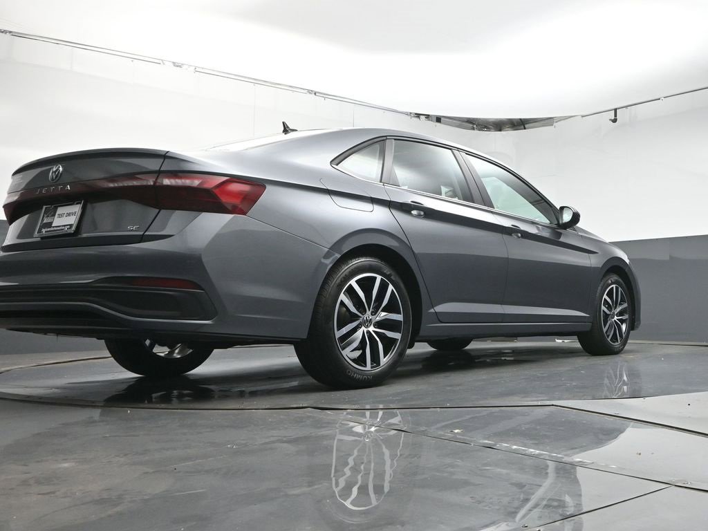 Used 2025 Volkswagen Jetta SE image 37