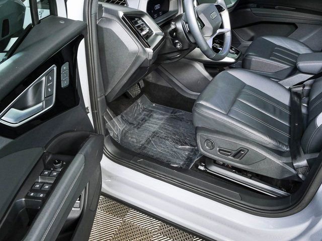 Used 2024 Audi Q4 e-tron Premium Plus AWD/4WD image 7