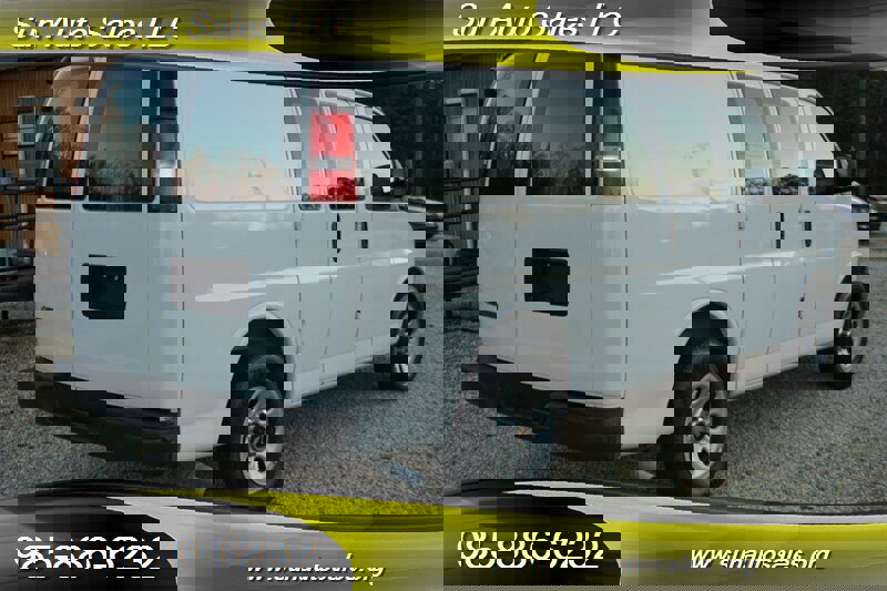 Used 2010 Chevrolet Express 1500 image 17