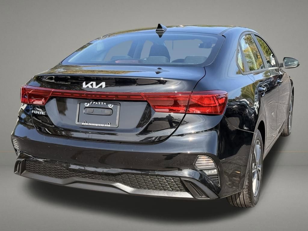 Used 2023 Kia Forte LXS w/ LXS Technology Package image 5