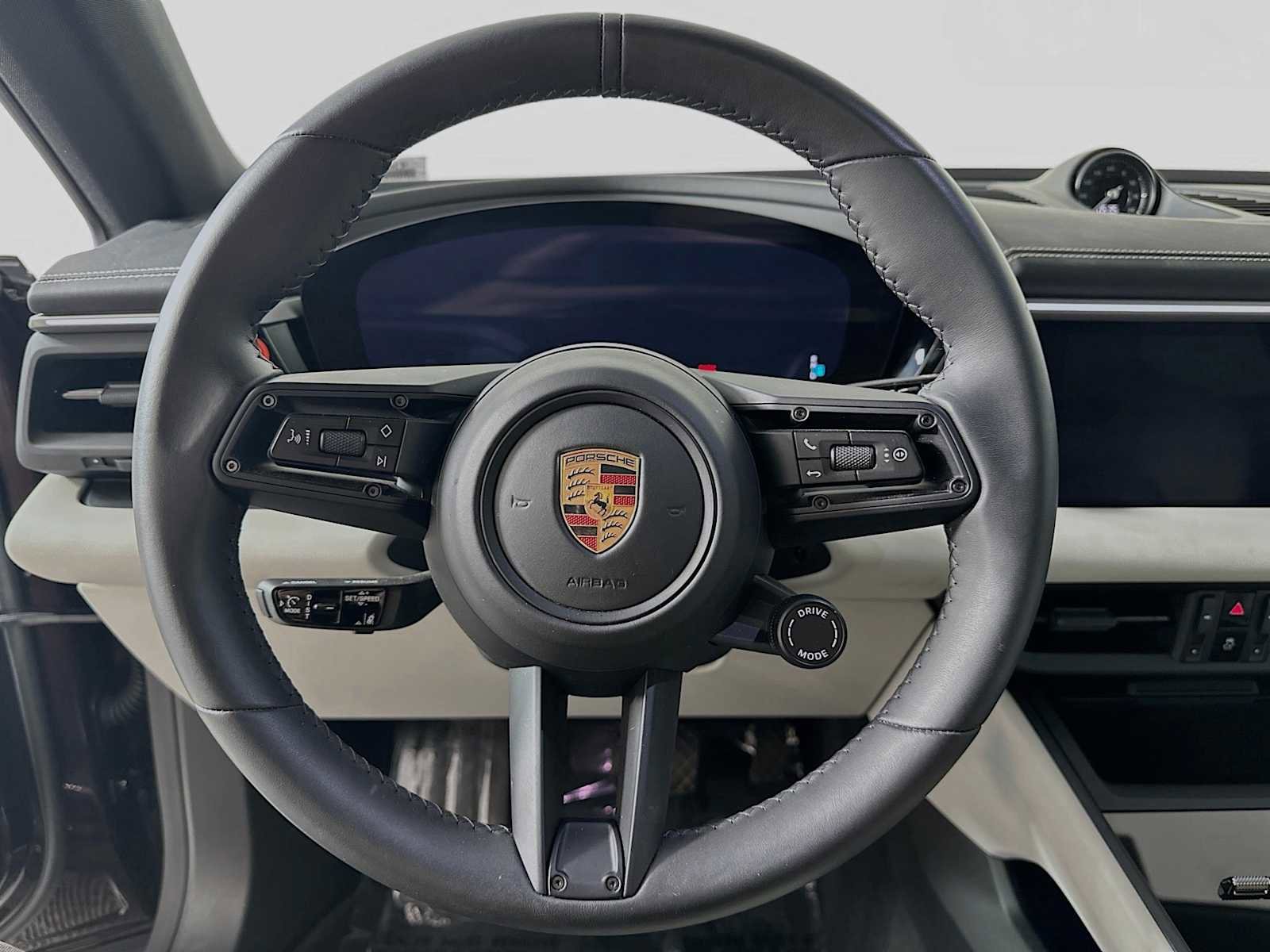 Used 2025 Porsche Macan Electric image 15