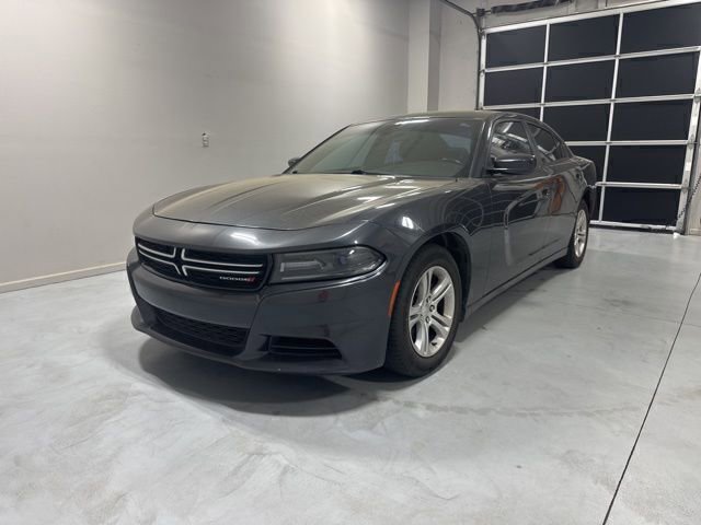 Used 2016 Dodge Charger SE RWD image 2