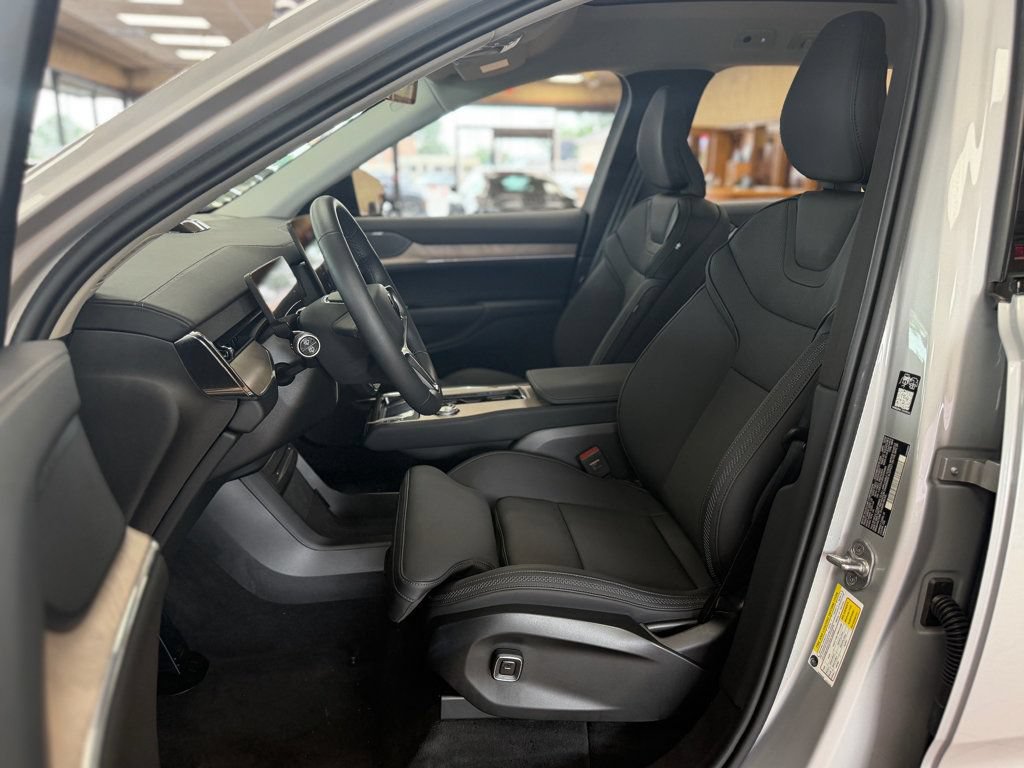Used 2025 Volvo EX90 Ultra AWD/4WD image 15
