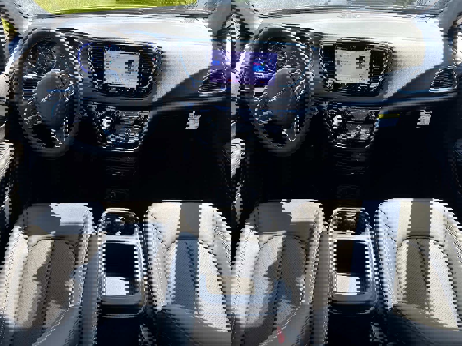 New 2026 Chrysler Voyager LX image 11