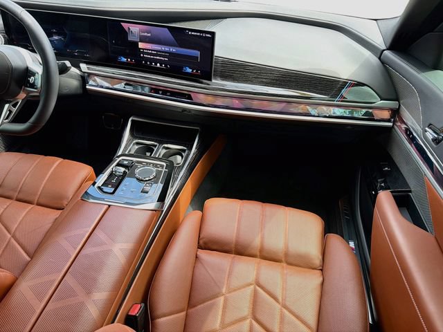 Used 2025 BMW i7 eDrive50 w/ M Sport Package RWD image 17