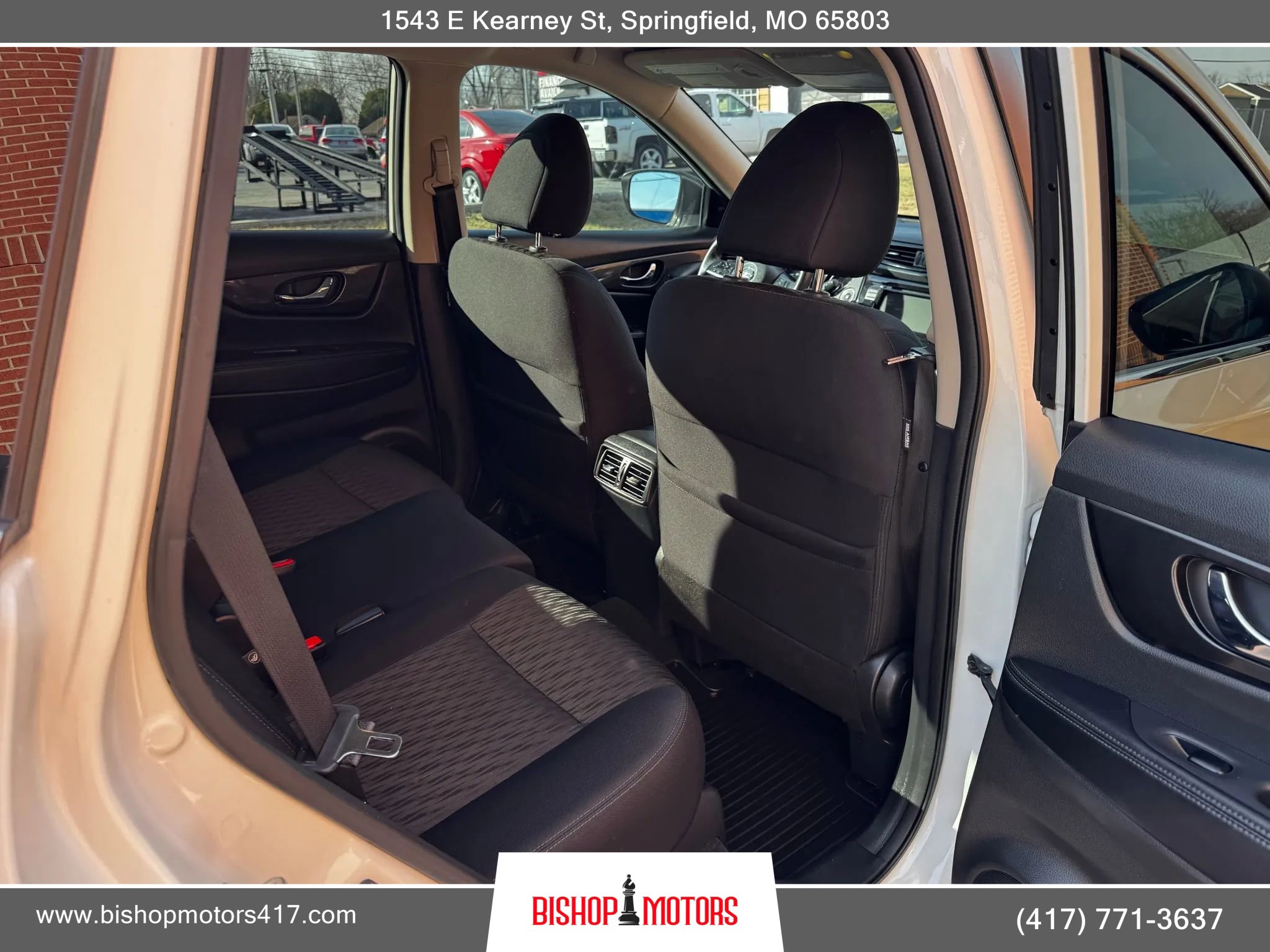 Used 2018 Nissan Rogue SV w/ Premium Package image 11