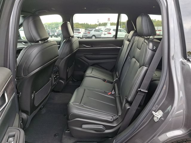 New 2025 Jeep Grand Cherokee L Limited w/ Black Appearance Package AWD/4WD image 14