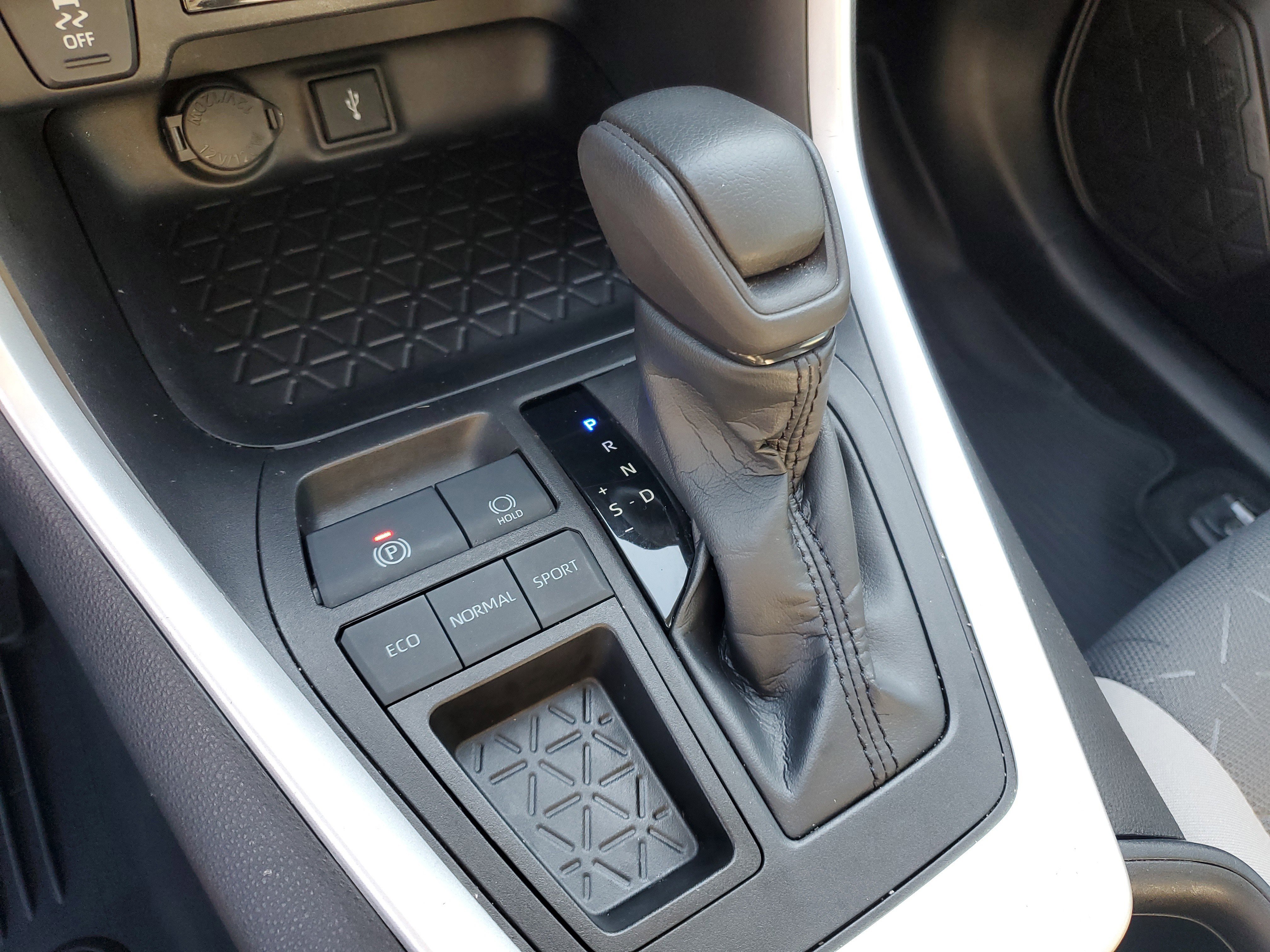 Used 2022 Toyota RAV4 XLE image 31