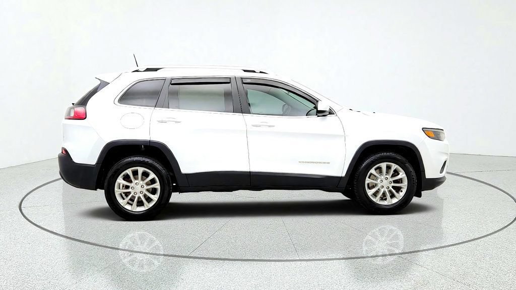 Used 2019 Jeep Cherokee Latitude w/ Cold Weather Group FWD image 4