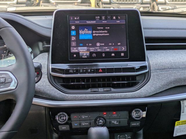 New 2026 Jeep Compass Latitude image 16