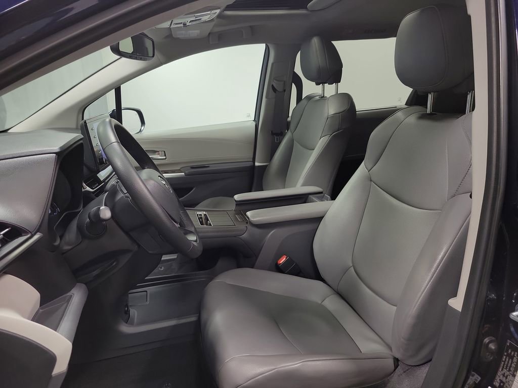 Used 2024 Toyota Sienna XLE AWD/4WD image 21
