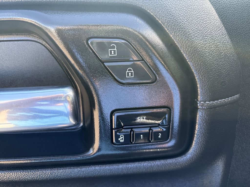 Used 2023 GMC Sierra 3500 Denali w/ Denali Ultimate Package image 12