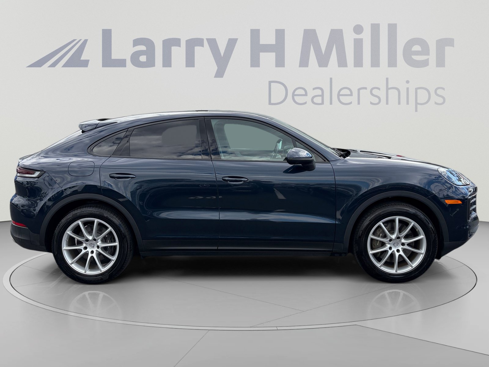 Used 2024 Porsche Cayenne Coupe AWD/4WD image 6