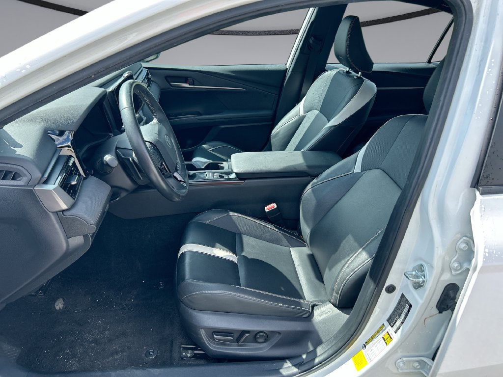 Used 2025 Toyota Camry SE FWD image 11