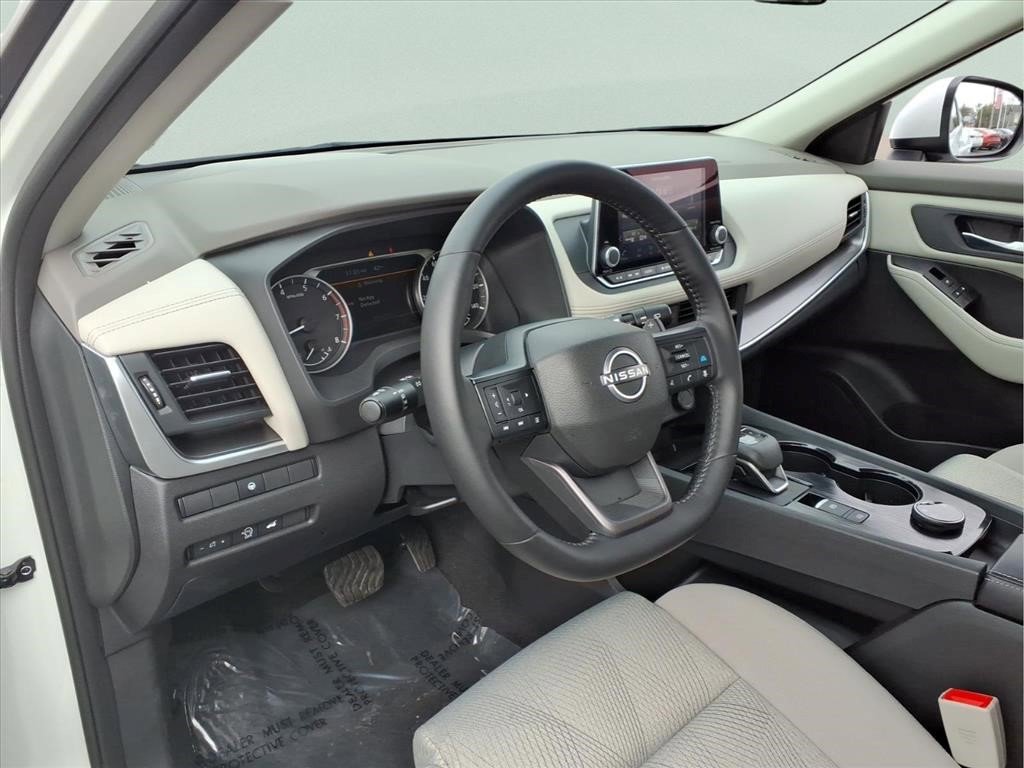 Used 2025 Nissan Rogue SV AWD/4WD image 23