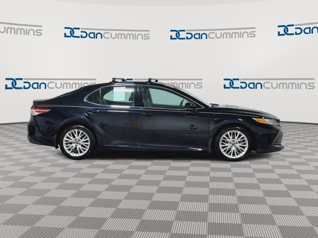Used 2018 Toyota Camry XLE FWD image 2