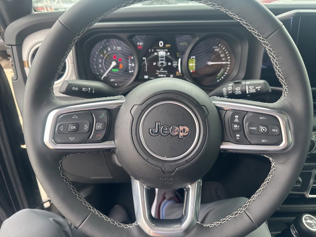 Used 2025 Jeep Wrangler Unlimited Sahara w/ Safety Group image 14