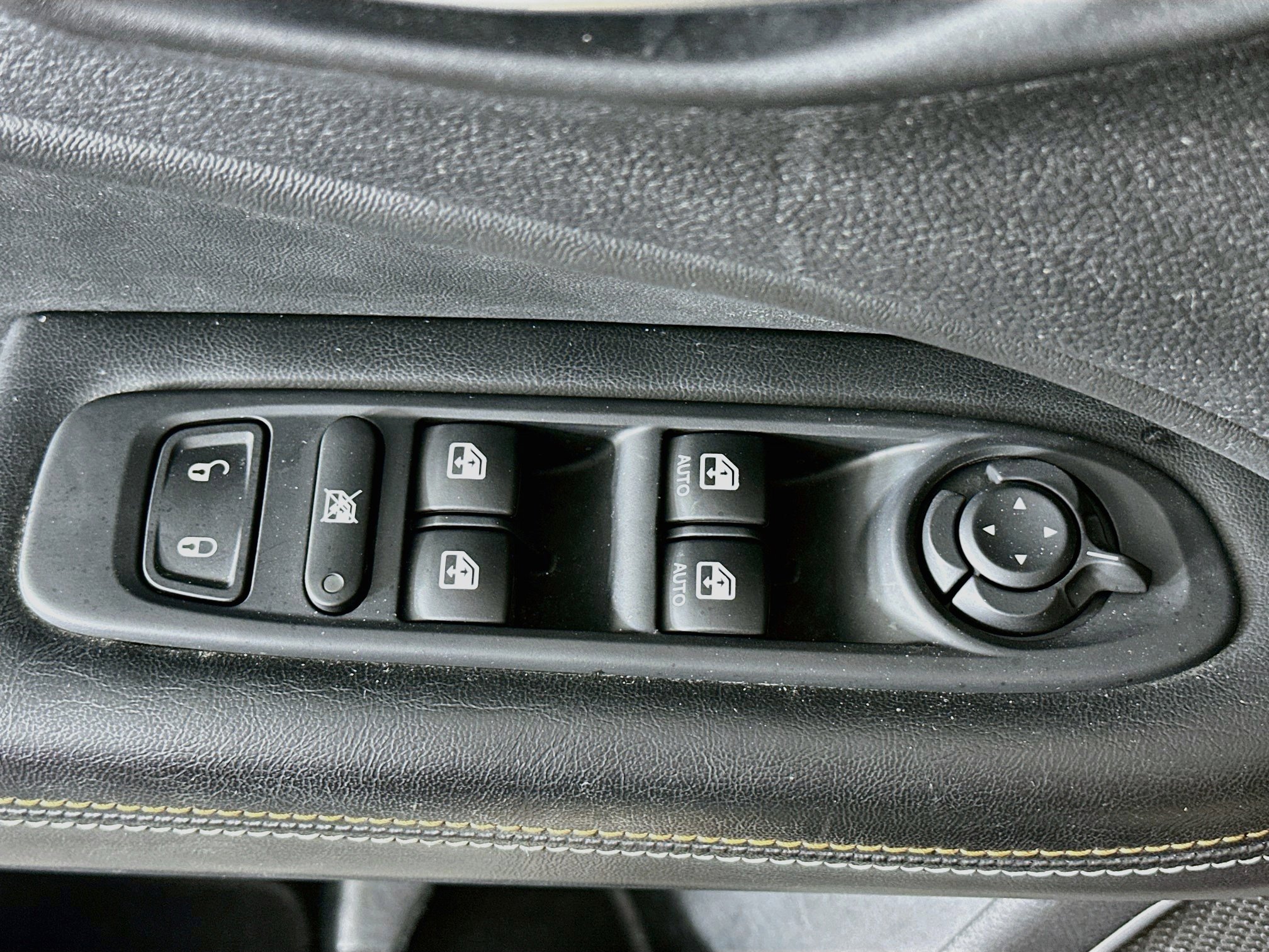 Used 2020 Jeep Compass Latitude FWD image 15