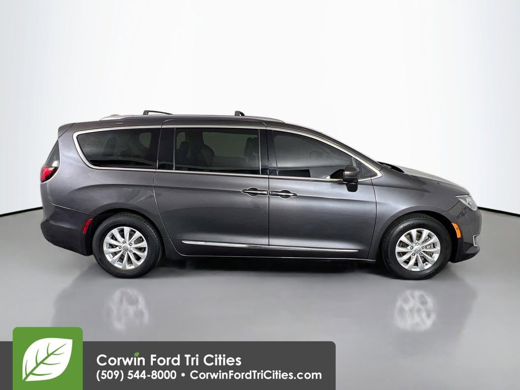 Used 2018 Chrysler Pacifica Touring-L Plus image 19
