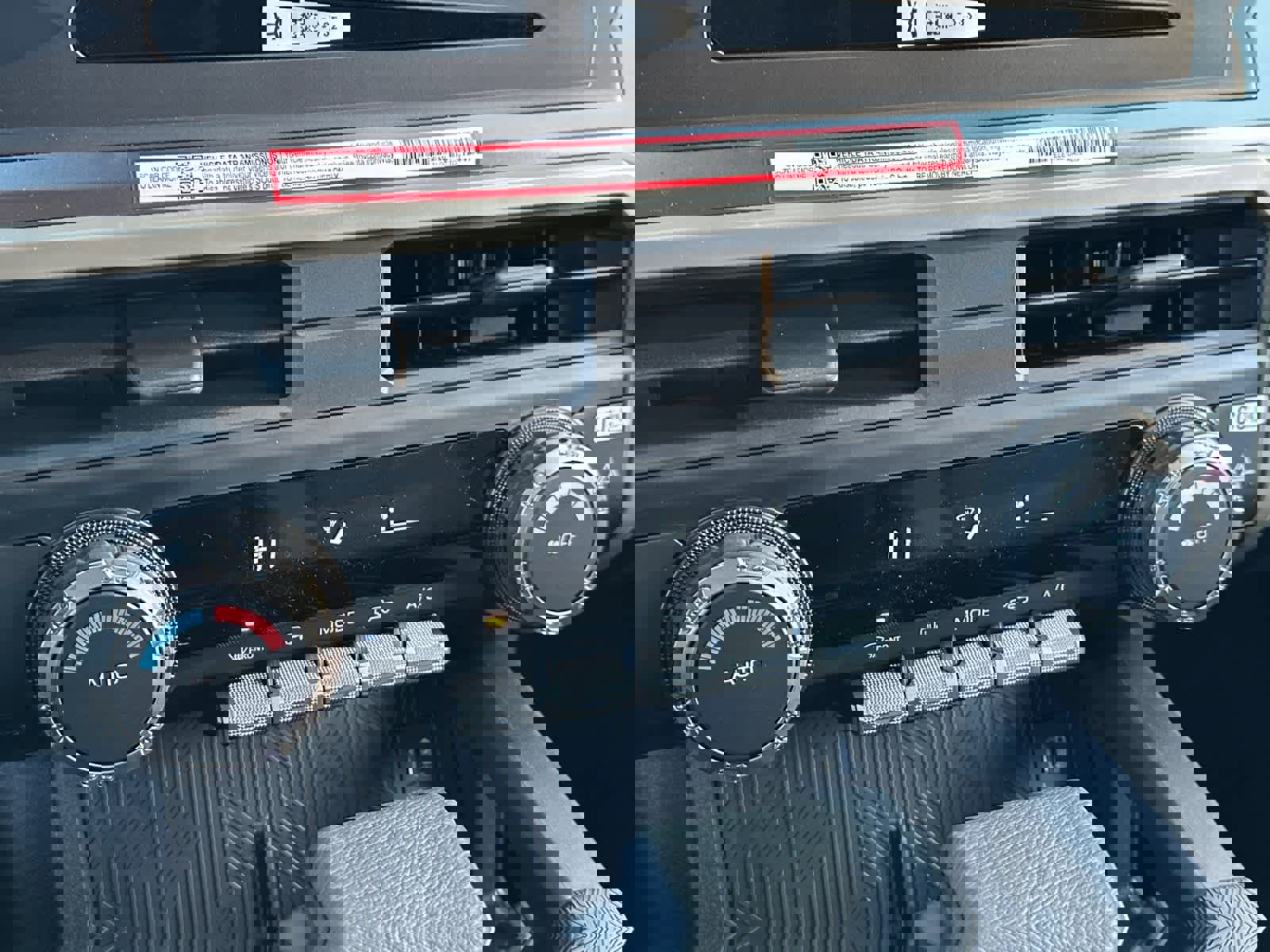 Certified 2025 Toyota Tacoma TRD Off-Road image 19