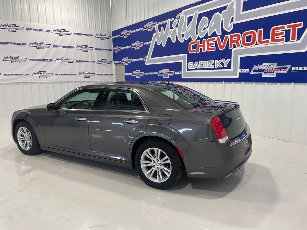 Used 2017 Chrysler 300 C image 6
