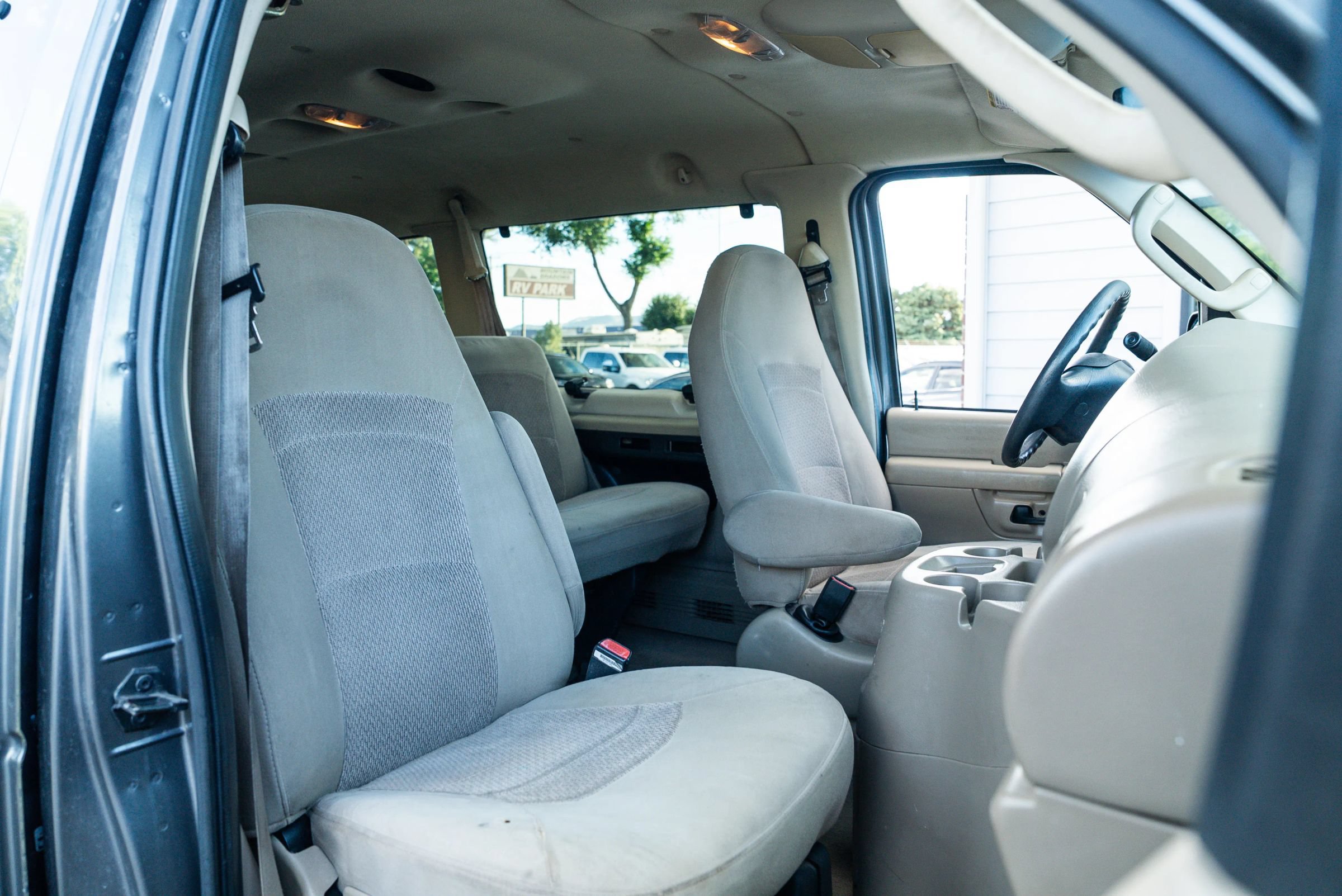 Used 2006 Ford E-350 and Econoline 350 XL RWD image 21