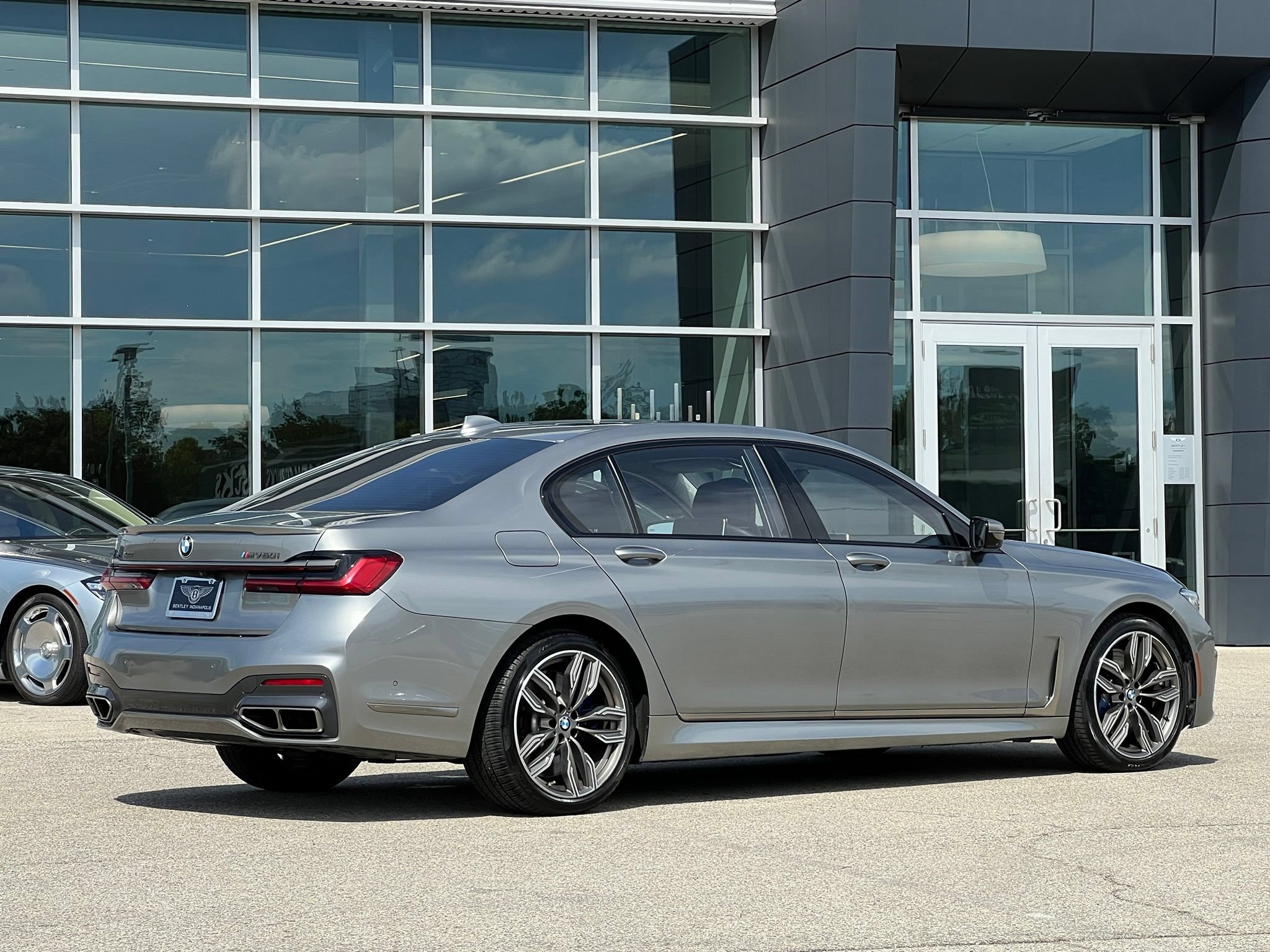Used 2021 BMW M760i xDrive AWD/4WD image 8