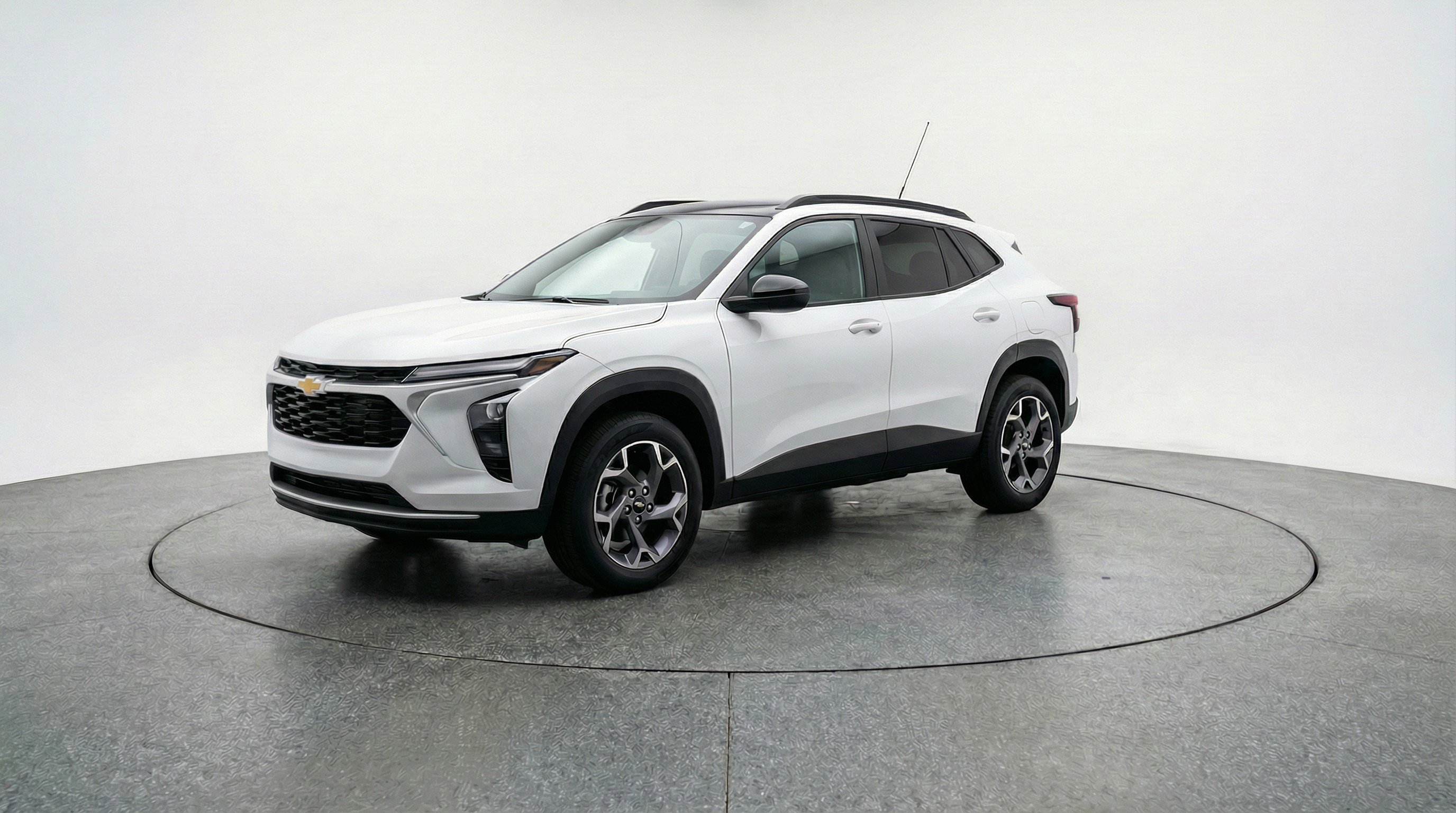 Used 2025 Chevrolet Trax LT image 3