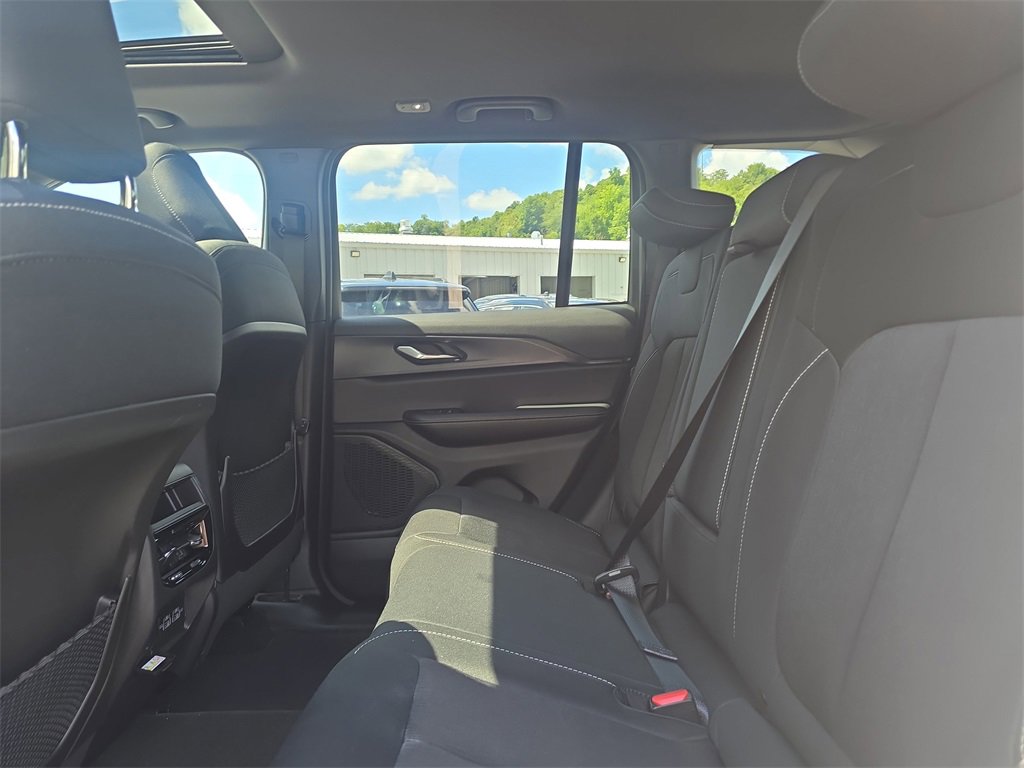 New 2025 Jeep Grand Cherokee Laredo X w/ Luxury Tech Group I image 25