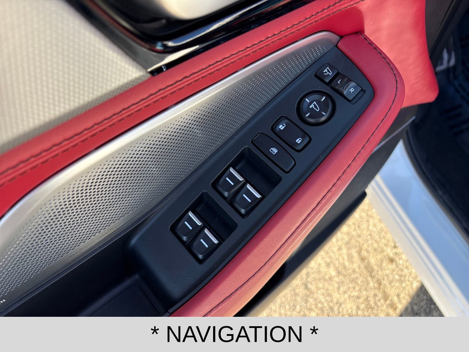 Used 2025 Acura MDX A-Spec image 11