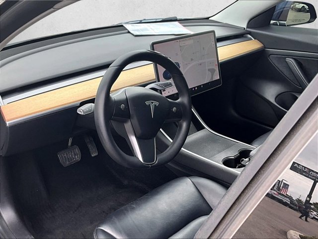 Used 2020 Tesla Model 3 Standard Range Plus image 13