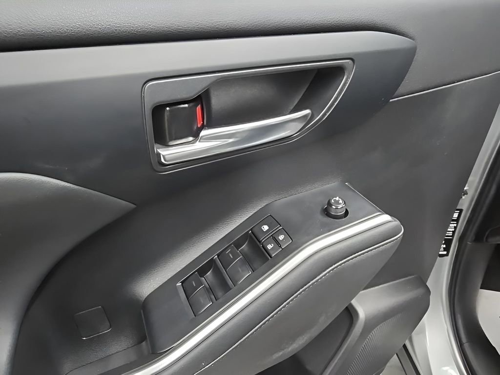 Used 2023 Toyota Highlander Limited image 10