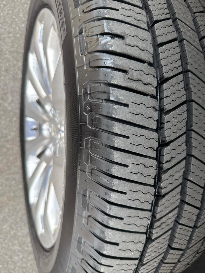 Used 2021 Chevrolet Suburban Premier w/ Premium Package image 11