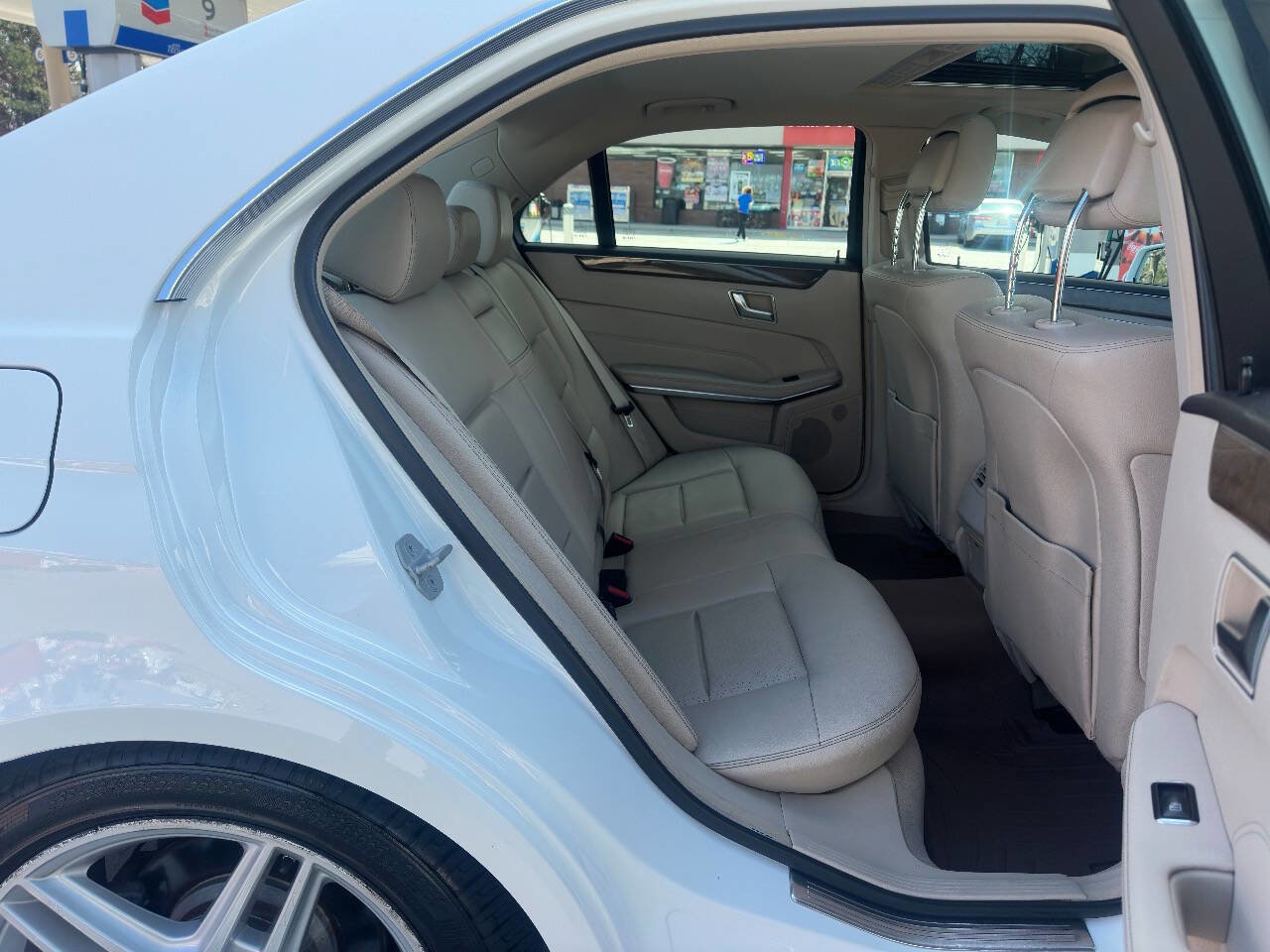 Used 2014 Mercedes-Benz E 350 E 350 Luxury 4MATIC AWD 4dr Se image 8