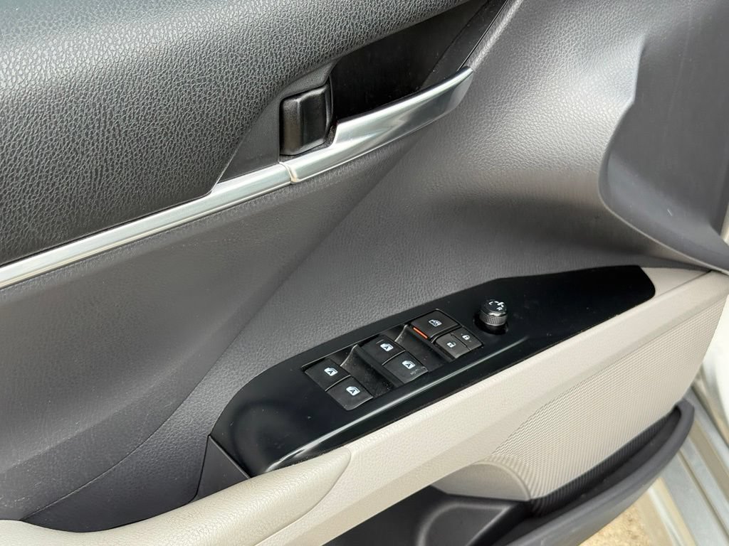 Used 2020 Toyota Camry SE FWD image 11