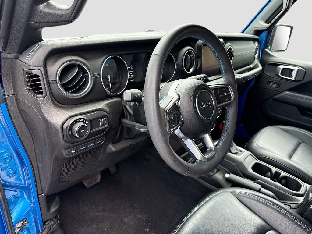 Used 2023 Jeep Wrangler Unlimited Rubicon 4xe w/ Cold Weather Group AWD/4WD image 10
