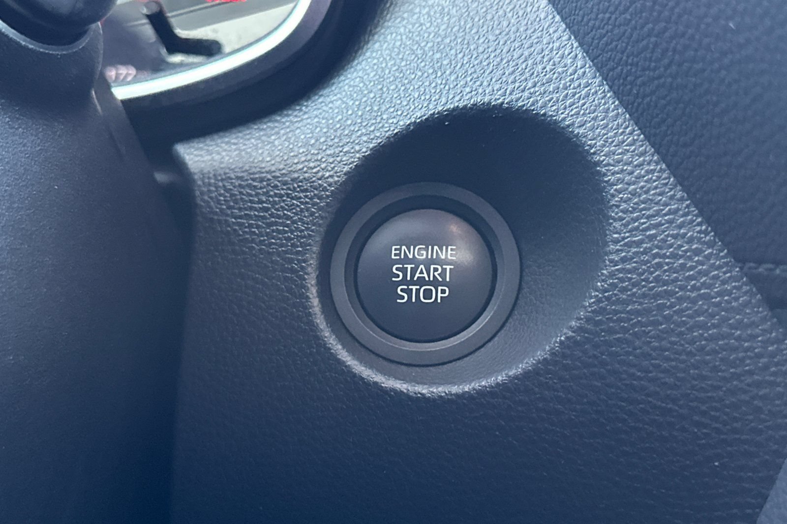 Certified 2025 Toyota Corolla Cross XLE FWD image 22