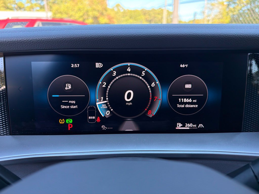 Used 2025 Volkswagen Tiguan SE R-Line AWD/4WD image 9