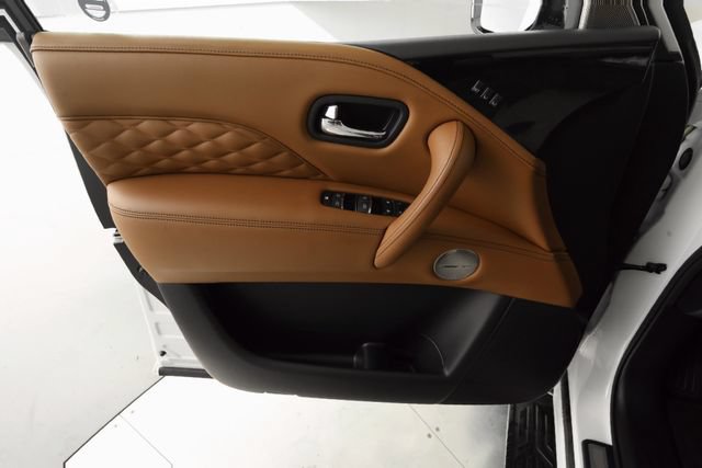 Used 2024 INFINITI QX80 Sensory AWD/4WD image 11