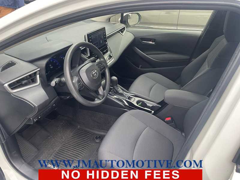Used 2020 Toyota Corolla LE image 2